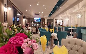 Rose Gardens Apart Hotel